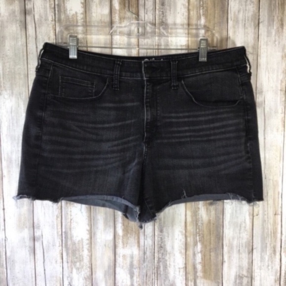 Universal Thread Black High Rise Midi Shorts - Picture 2 of 6